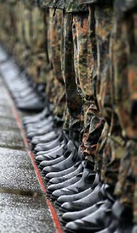 Der Vorsitzende des Verteidigungsausschusses, Wolfgang Hellmich, sagt auf Anfrage der Redaktion der Bundeswehr: Der Verteidigungsausschuss hat im Herbst diesen Jahres ein komplexes Programm zu