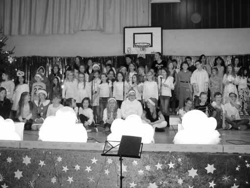 Weihnachtsfeier an der Grund- und Mittelschule Bechhofen Früherziehung eröffneten das Konzert mit einem lustigen Begrüßungsrap, bei dem sie mit ihren Schlauchtrompeten begeisterten.