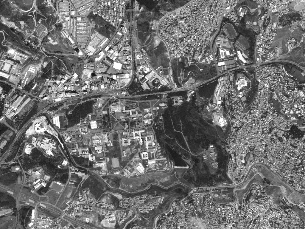 Städtischer Wandel und Satellitenbilder Technische Universität Istanbul SPOT 5 2002 Pléiades 2014 Die 1773 gegründete Technische Universität Istanbul zählt zu den