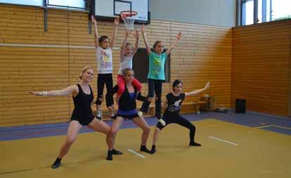 ABTEILUNG SPORTAKROBATIK TRAININGALLTAG UND AUFTRITTE Um etwas Abwechslung in den üblichen