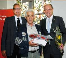 Im Rahmen einer Feierstunde wurden die Sieger des Wettbewerbs im April durch Bürgermeister Ulrich Roland und Sparkassen-Vorstand Ludger Kreyerhoff geehrt.