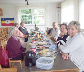 22 Amtskurier Woche 36 / 06. September 2013 Volkssolidarität Tewswoos Am 26. Juni fand das diesjähriges Grillen beim Feuerwehrhaus statt. Leider war es zu windig um draussen zu sitzen.