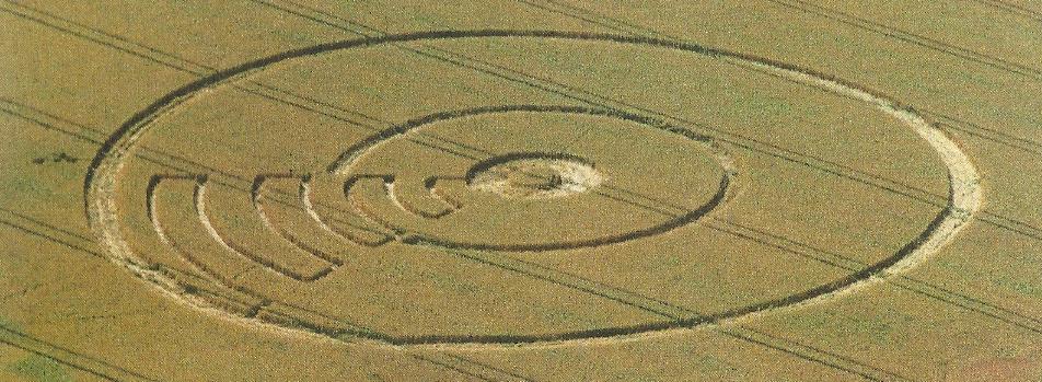 Juli (1994) bei West Overton Dieser Kornkreis war von der A4 aus zwischen Marlborough und Avebury gut sichtbar.