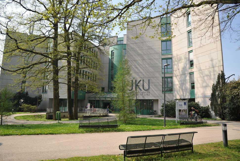 94 BILDUNG Richtungsweisend für den Ausbau der Johannes Kepler Universität war das 1990 eröffnete Management-Zentrum.