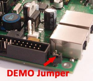 5. Statusanzeigen Demo-Jumper: Die LightControl hat einen SELF TEST oder DEMO Mode, mit dessen Aktivierung alle Ports ein Lauflicht ausgeben.