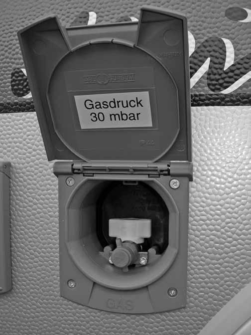 9.3 Gasaußensteckdose Die Gasaußensteckdose (optional) kann für den Anschluss von Gasgeräten (z.b. Grill) verwendet werden.