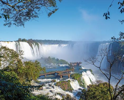Iguazú-Wasserfälle (UNESCO-Welterbe) Walbeobachtung in Patagonien beide stürzen über 270 Kaskaden auf einer Breite von fast 3 km in die Tiefe.