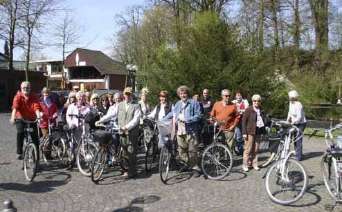 Bis zum 28. Oktober finden dann jeden Donnerstag Radtouren um Brüggen statt. Treffpunkt ist stets 14 Uhr im Burginnenhof. Auskunft erteilt Günter Bolten, Tel.