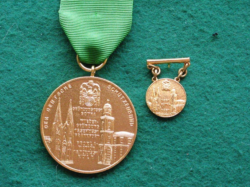 Große goldene Medaille am grünen Band Sehr hohe Verdienste um das Schützenwesen.