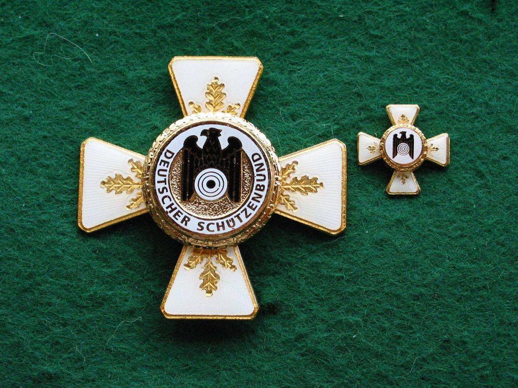 Sonderehrungen Ehrenkreuz Gold Sonderstufe Ehrenring des DSB Ehrenmitglied des DSB Die Sonderehrungen des