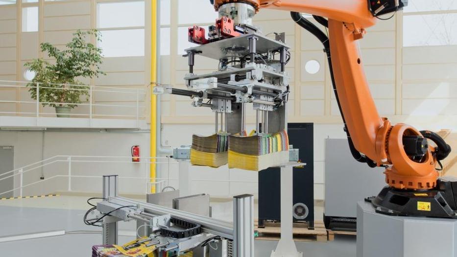 Kundenvorteil Zeitersparnis und einfache Bedienung der Roboter Gämmerler GmbH (OEM Druckweiterverarbeitung) Kundenvorteile Zeitersparnis beim Engineering durch eine gemeinsame Engineering- Plattform