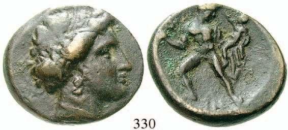 BMC - (vgl. 13); BCD -. sehr selten. ss 900,- In Typologie und Stil entspricht diese AE-Münze den Stateren von Pheneos aus der Mitte des 4. Jhs. v. Chr.