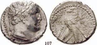 mit Diadem / Apollo sitzt mit Bogen und Pfeil auf Omphalos, Beizeichen Monogramme. Newell WSM 1029ff. ss-vz 800,- 103 Antiochos VIII., 121-96 v.chr.