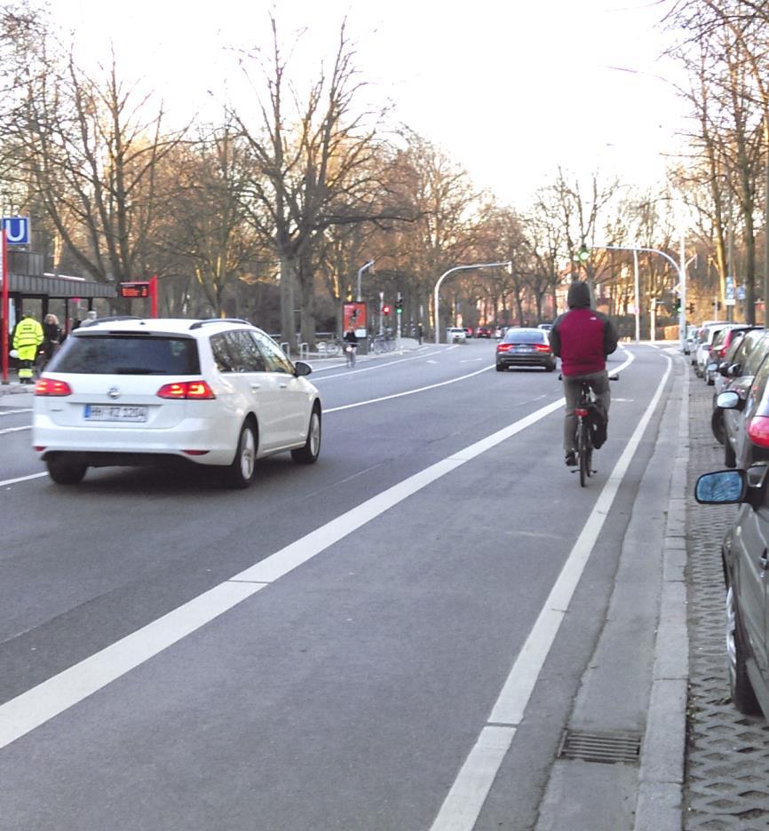 Varianten für Radverkehr Radfahrstreifen Eigener Verkehrsraum / eigener Fahrstreifen auf der Fahrbahn -> hoher Fahrkomfort Abgrenzung zum Kfz-Verkehr durch Breitstrich.