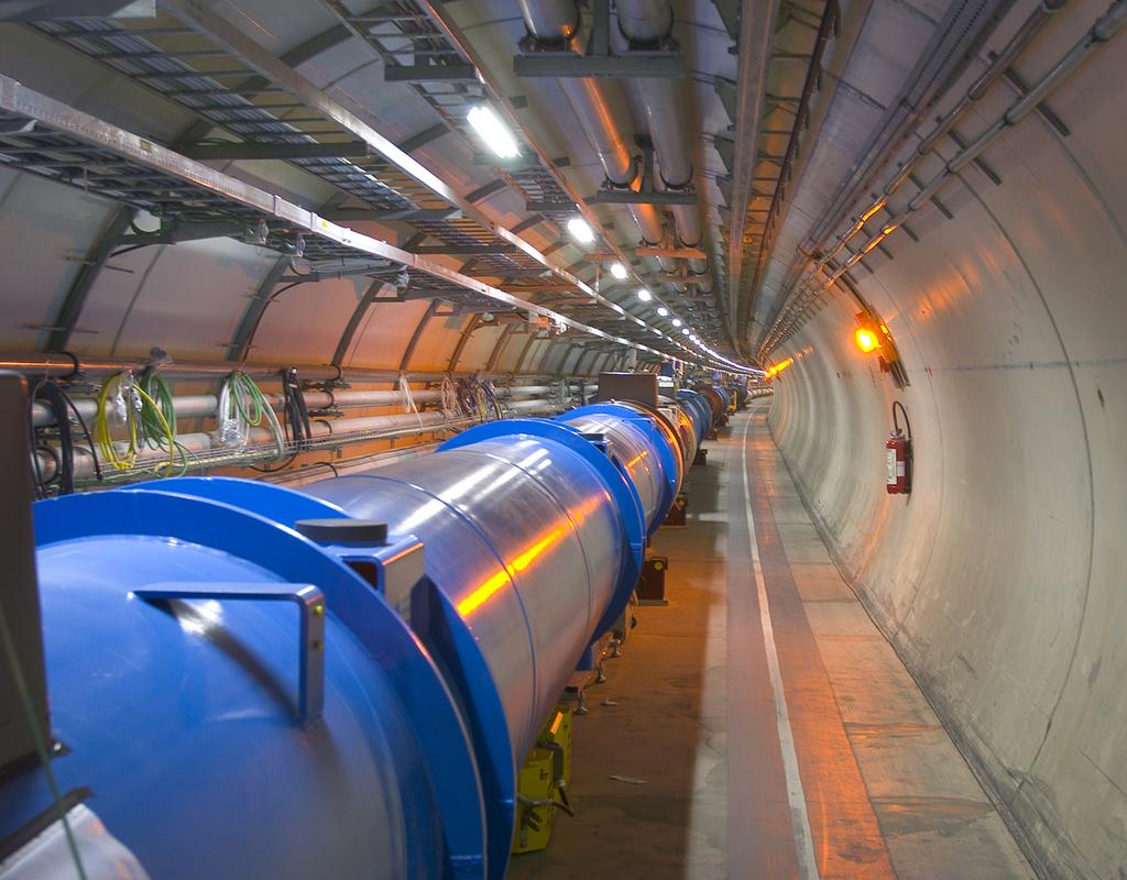 Ein Blick in den Beschleunigertunnel des LHC