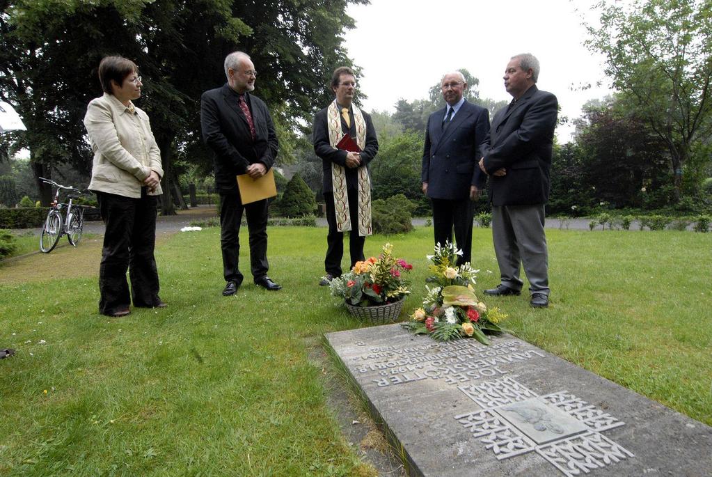12. Juni 2007: Gedenkfeier für Dr. Aloys Wittrup (130. Geburtstag) und Josef Lammerskötter (100. Geburtstag) auf dem Friedhof Annaberg von lks.