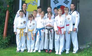 29 Kaiserwinkl aktuell Juli 2009 Taekwondoin rüsten sich im Trainingslager Vom 31.05. bis 01.06. fand auf der Edern-Alm das alljährliche Trainingslager des TKD Vereins Kössen statt.