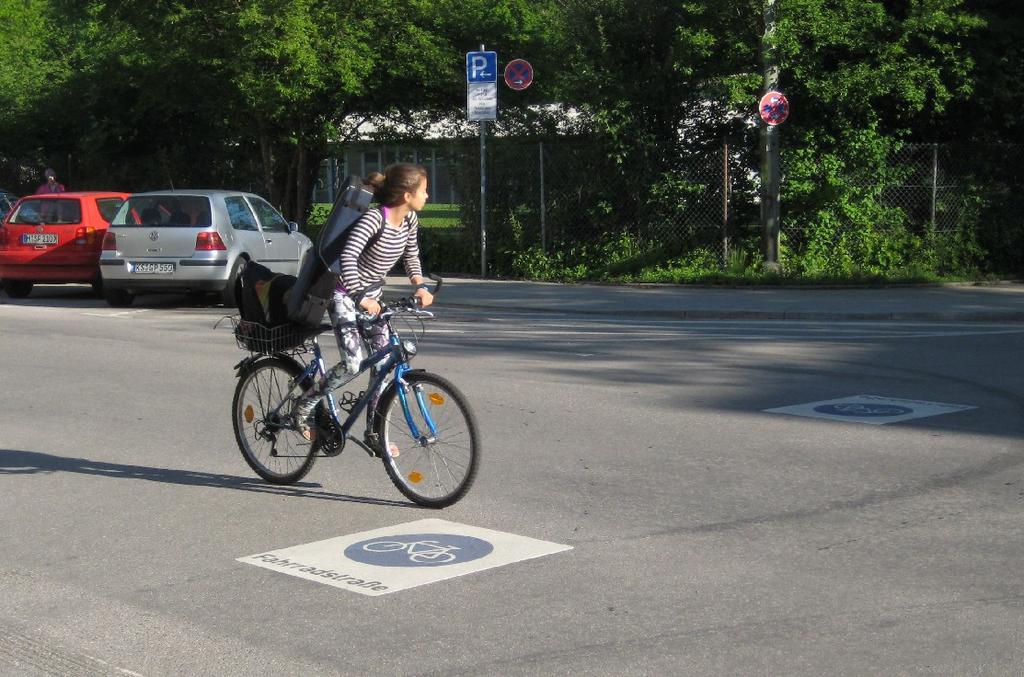 Fahrradstraße Erfahrungen Begleitende Öffentlichkeitsarbeit (Erklärung der noch weitgehend unbekannten Regelung) und Bürgerbeteiligung sinnvoll Bisher durchgehend