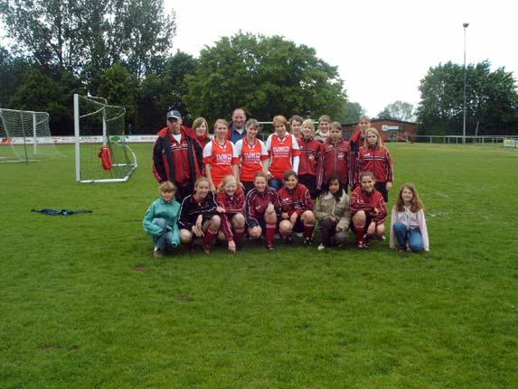 Fußball Junioren M arianne Engenhorst Käm perdick 35 Tel.: 02850 / 370 Gelungene Saison der U-15 Mädchen Bei den U15 Mädchen blicken wir auf eine gelungene Saison 2005/2006 zurück.