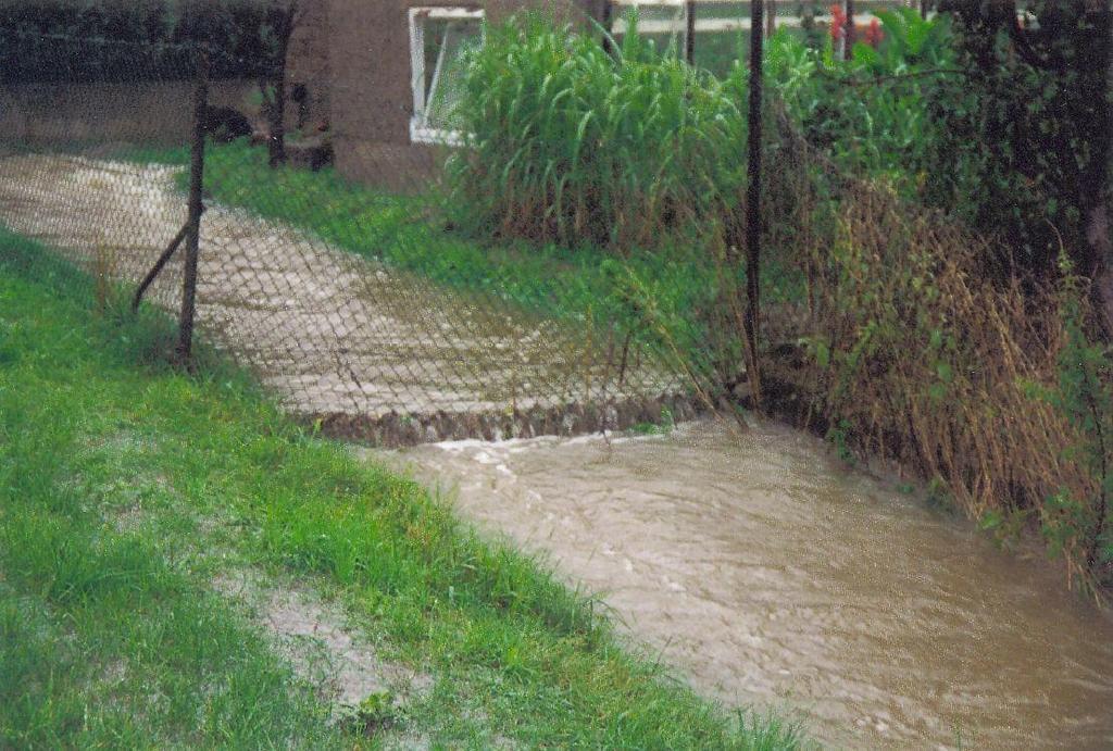 Abb. 17: Überflutung im August 2002 im Bereich Weinbergsweg