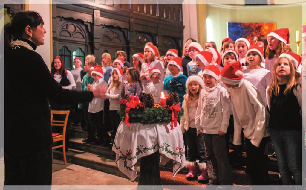 .. lockt der Weihnachtsmarkt des Landschulzentrums die Neukirchener aus ihren Häusern. Auch in diesem Jahr gestalteten die Schüler und Lehrer ein festliches Weihnachtskonzert in der Kirche.