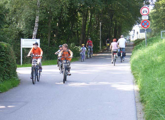 Schloßstraße im Osten den Bodenseeradweg auf. Außerdem stellt sie ganzjährig eine wichtige Alltagsradroute dar.