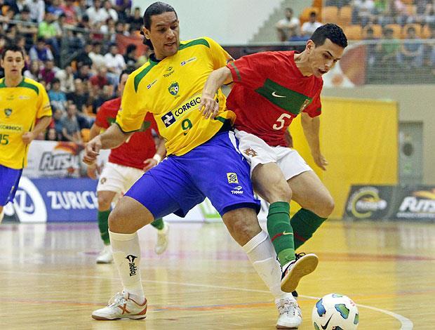 Warum Futsal? Futsal schult aufgrund des hohen Spieltempos die Handlungsschnelligkeit. Futsal ist eine ideale Abwechslung zum konventionellen Fußballtraining.