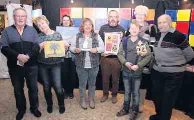 Losglück für Geburtstagskind Viele glückliche Gewinner bei der Tombola der Einheimischen Künstler in Mechernich - Knapp 1.