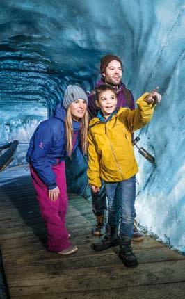 74 EISGROTTE STUBAIER GLETSCHER Die Eisgrotte am Stubaier Gletscher bietet faszinierende Einblicke in das Innere von jahrtausendealtem Gletschereis.