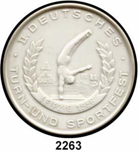 ..Prägefrisch 20,- 2263 3274 Leipzig, Weiße Medaille, Vorderseite glasiert 1956 (62 mm). II. Deutsches Turn- und Sportfest Probe.. W. 3274.1.5. Scheuch 1787.