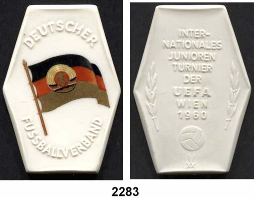 Deutscher Fußballverband - Internationales Junioren Turnier der UEFA Wien 1960. W. 3457.2.9.5. Scheuch 2311.q. Im Originaletui.