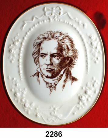 W. 5401.1; 5422.1 und 5475.1.. Im Originaletui...Fast prägefrisch 40,- 2285 - Ovale einseitige weiße Porzellanplakette, glasiert, goldener Fadenrand 1978. Johann Sebastian Bach.