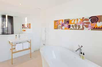 SUITE Holzboden 80 bis 100 m² Bad mit Dusche und