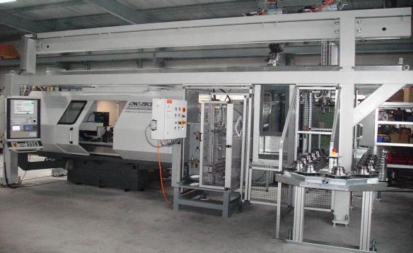 CNC-Produktions-Rundschleifmaschine mit Portallader mit Schwenkgreifer 2 x 15 kg Werkstückgewicht mit Palettenumlauf,