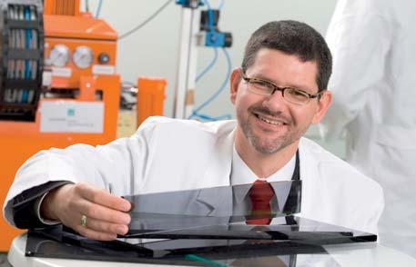 Fraunhofer-Preis 2008»Riss als Werkzeug«Dr. Rainer Kübler entwickelte das LiST-Verfahren ein Laserinduziertes Spannungstrennverfahren für Flachglas. Dr.