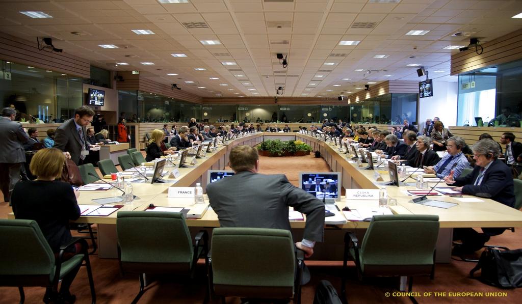 Sitzung des Rates Europäische Union, 2014 2.3. Phase der zweiten Lesung Hat das Parlament den Standpunkt des Rates in erster Lesung offiziell erhalten, beginnt die Phase der zweiten Lesung.