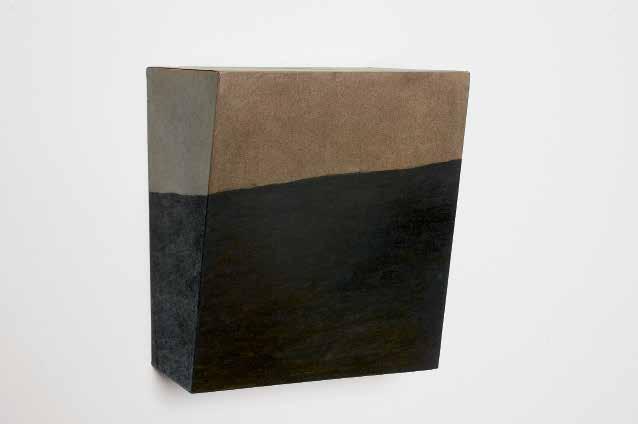 14 Verschwindende Stelle 1, aus der Serie Einsiedel, 2012 Pigment, Kohle, Graphit auf Papier auf Holz, 29,6 25 18,3
