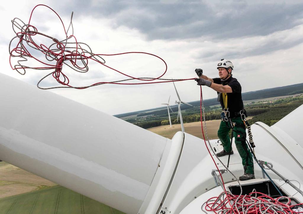 Paul Langrock / Zenit / laif Fitte Fachkräfte gesucht Die Zahl der Beschäftigten in der globalen Windenergiebranche hat sich nach Angaben der International Renewable Energy Agency (IRENA) von 500 000