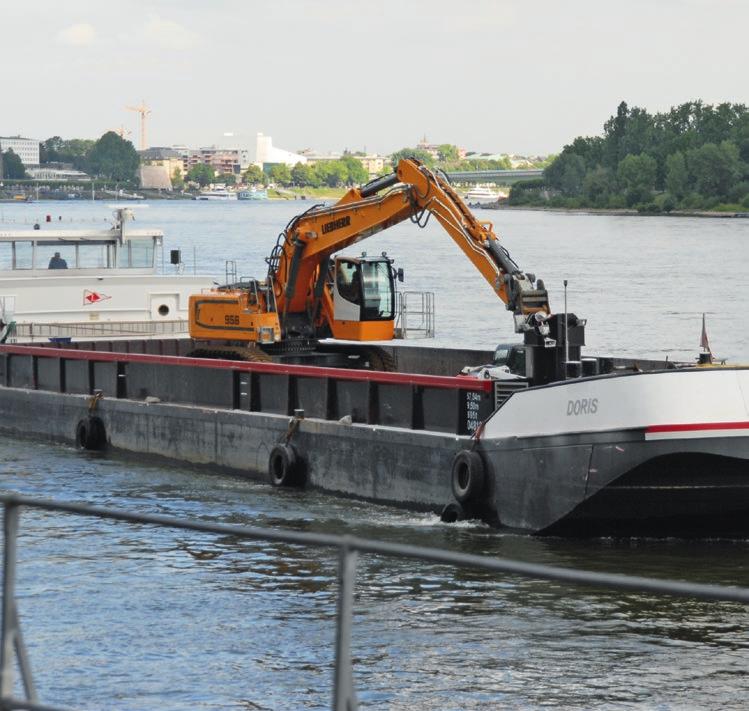 Im Frühjahr dieses Jahres wurde der mittlerweile Fünfte und gleichzeitig größte Liebherr Raupenbagger, ein R 956 Stufe IV mit Abgasnachbehandlung SCR mit Harnstoffeinspritzung, 240 kw / 326 PS und 62