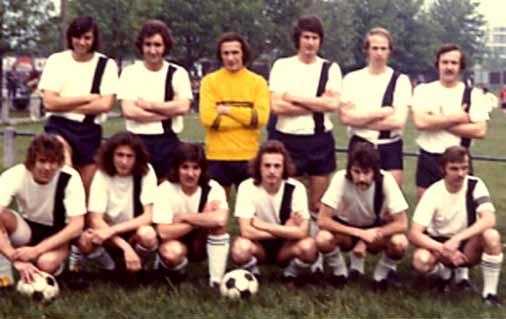 Hattrick Nr. 7 Juli Biographie Bild aus dem Trainingslager in Kenia. len Sommernachtsfesten betreute ich die legendäre Black-Bar. Am Anfang war ja die Bar im Keller unter dem Restaurant.