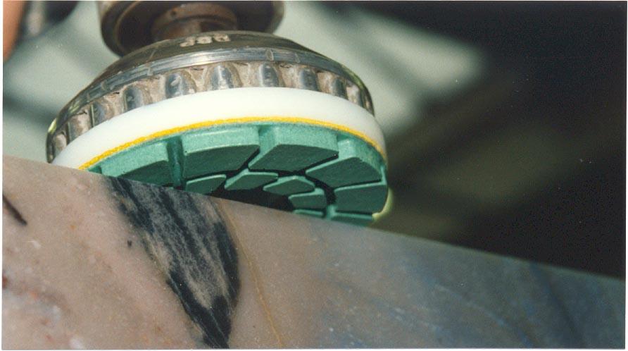 DIABRASIVE SCHEIBEN DIAFAST auf Quick-Lock - Stützteller (SF), unflexibel nass, für Granit und anderes Hartgestein mit Nass-Winkelschleifer bei 2000-4000 U/min.
