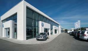 Marke Volkswagen. Die Gebäudearchitektur ist reduziert, offen und klar.
