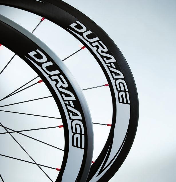 Laufradsätze für Rennräder DURA-ACE Laufradsystem WH-7850 Konsequent auf Geschwindigkeit ausgerichtet, reduziert das neue Profil der Felge erheblich das Gewicht.