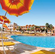 Erleben Sie das Badeparadies Comino und die Hauptinsel Malta in Kombination mit zwei Hotels, die zum Entspannen einladen.