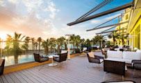 h bis zu 100% Kinderermäßigung auf den Hotelpreis h Rail & Fly inclusive () h Langzeitermäßigung Luxuriös Entspannen in exklusiver Lage Das direkt am Meer gelegene 5-Sterne-Hotel Hilton Malta bietet