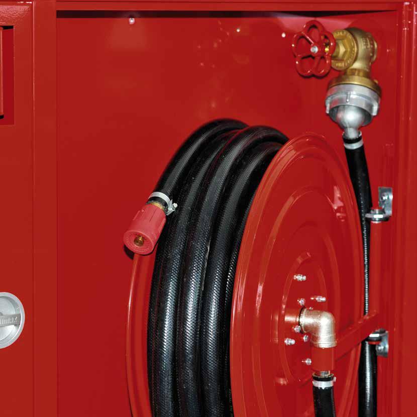Wandhydranten sind nicht nur für die Feuerwehr vorgesehen, sondern dienen auch als Brandschutzeinrichtung, die zur Selbsthilfe vorgesehen ist, um einen Brand in der