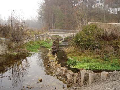 Die sanierte Sandsteinbrücke mit restauriertem