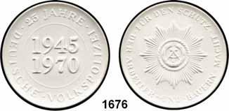 ...Fast prägefrisch 40,- 1674 4067 - Braune Medaille 1968 (78 mm). Deutscher Fernsehfunk der DDR W. 4067....Prägefrisch 35,- 1675 4074 - Braune Medaille (65 mm).
