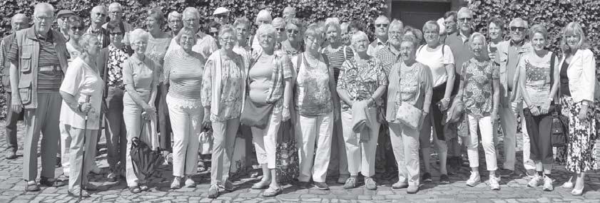 Schaufenster Wegberg 7 Fahrt nach Prag Anfang Juli 2017 Fest der Kreuzerhöhung am 14. September 2017 Circa 50 Senioren waren auf einer einwöchigen Urlaubsreise nach Prag.