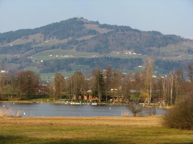 LAGE Mobilita t und Freizeit Bubikon verfu gt u ber eine eigene Bahnhaltestelle und eine ausgezeichnete Verbindung mit der S5/S15 nach Zürich.